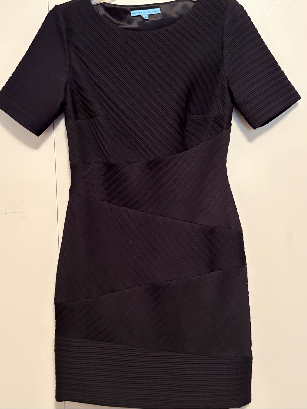 ANTONIO MELANI Black Textured Short Sleeve Sheath Dress - Picture 2 of 9